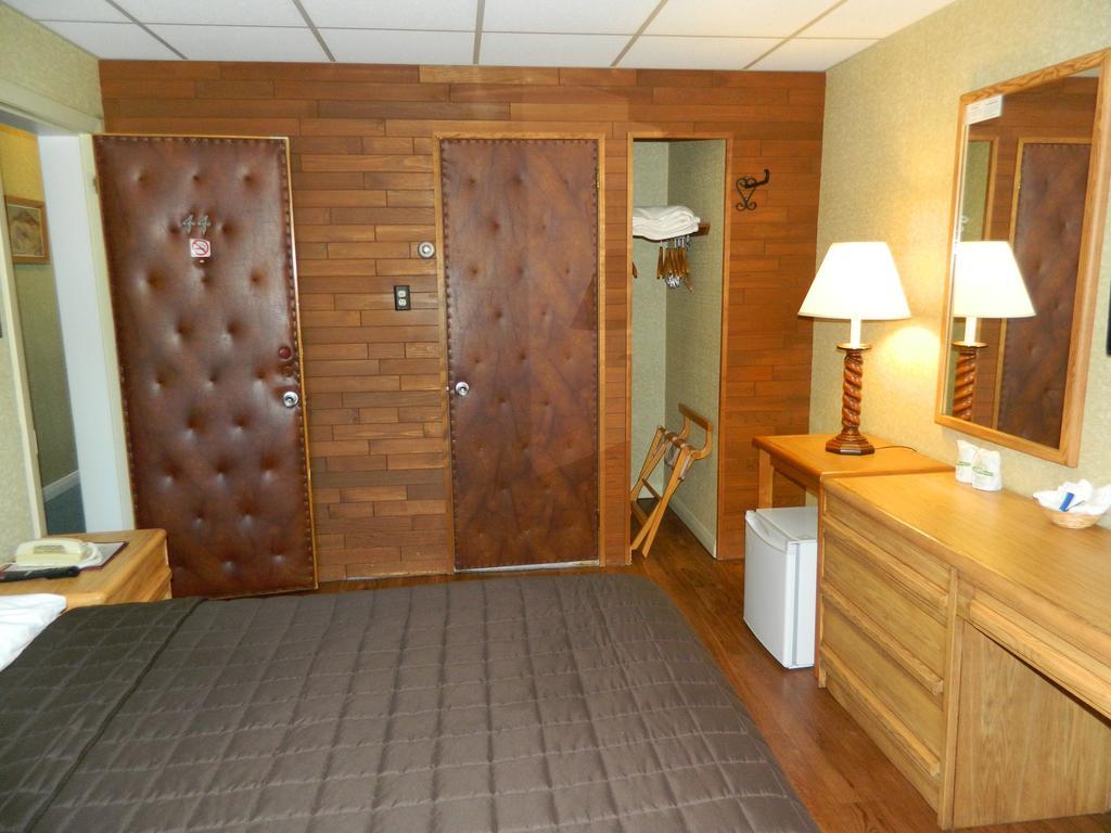 Motel & Hotel La Paysanne Sherbrooke Eksteriør billede