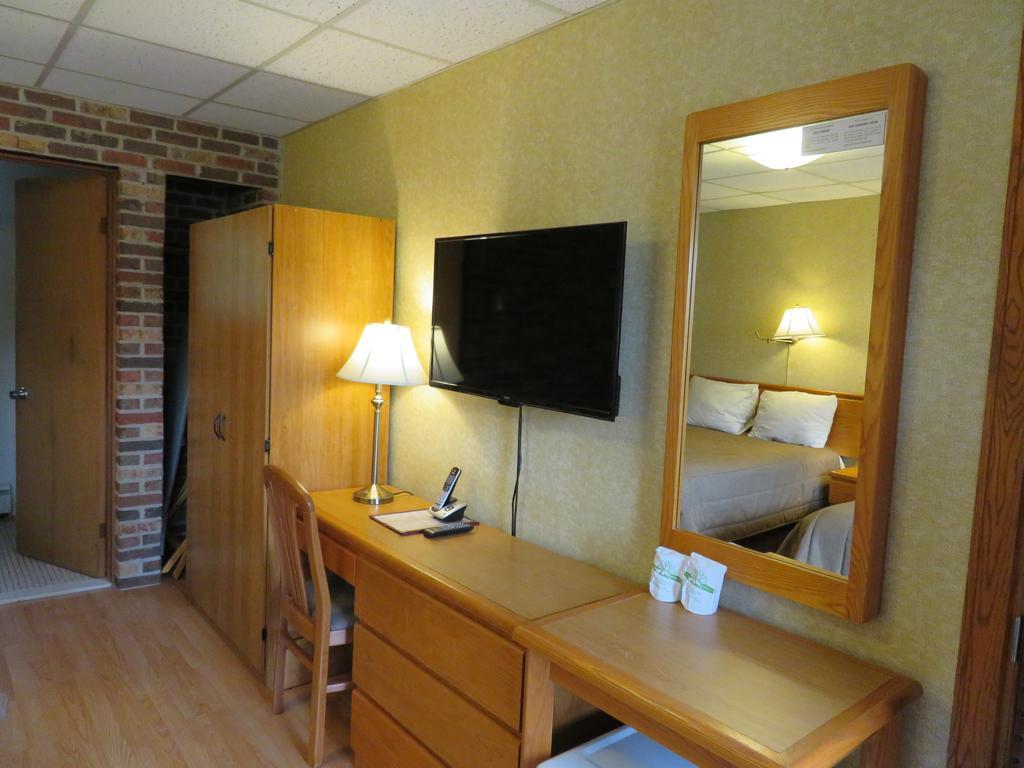 Motel & Hotel La Paysanne Sherbrooke Eksteriør billede