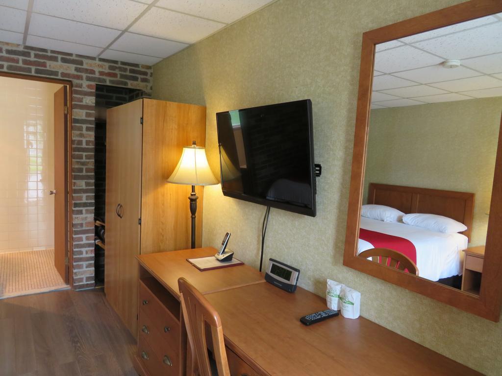 Motel & Hotel La Paysanne Sherbrooke Eksteriør billede